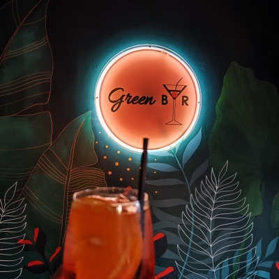 Green bar logo un kokteilis