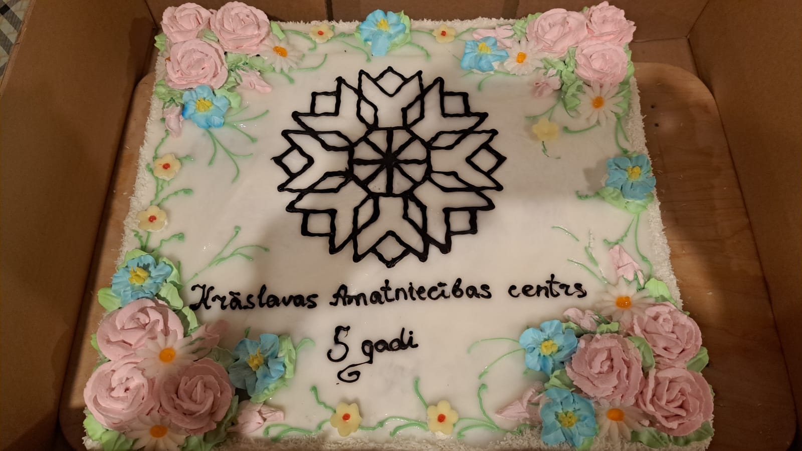 Svētku kūka par godu Krāslavas Amatniecības centra piecu gadu jubilejai