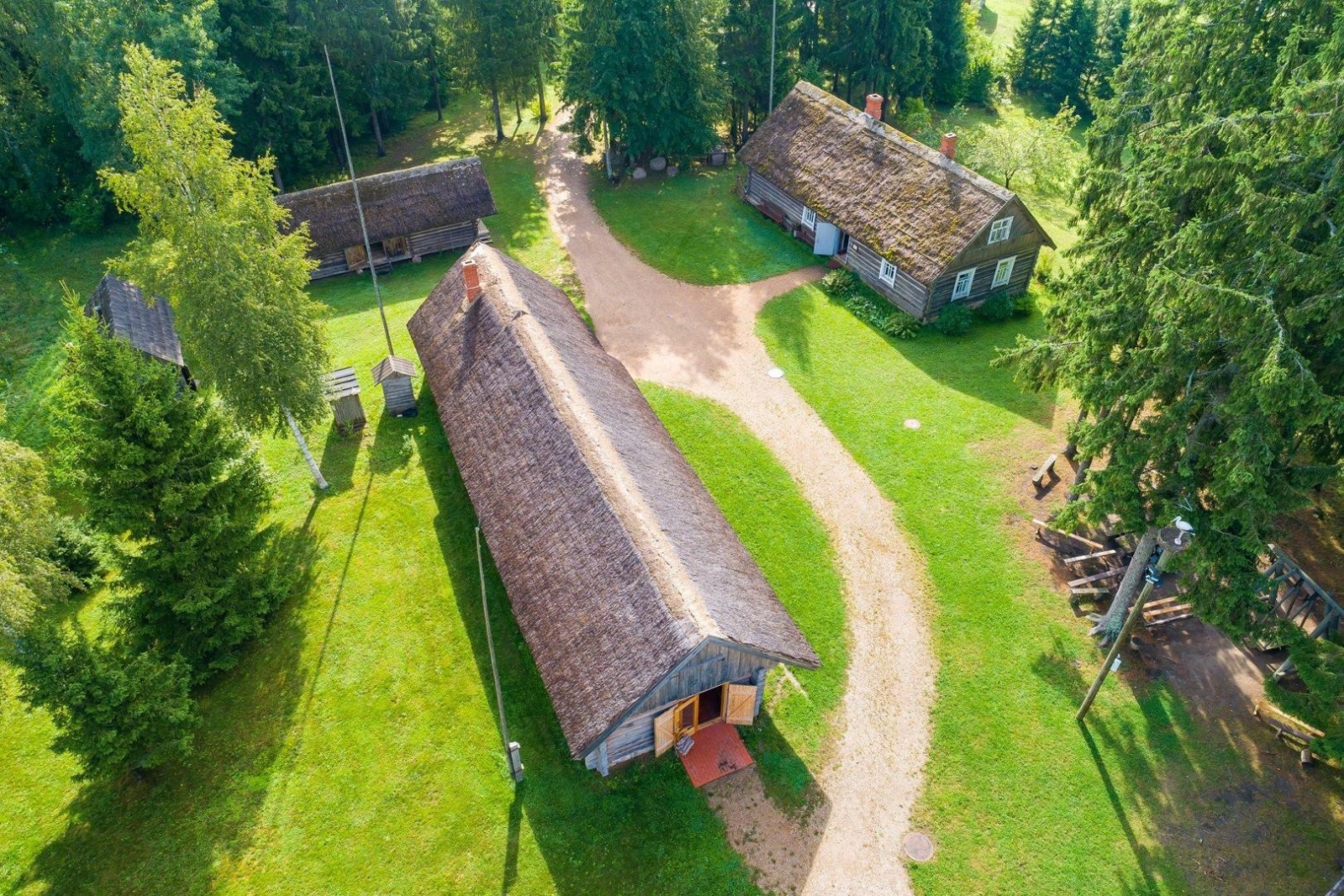 Andrupenes lauku sēta no augšas