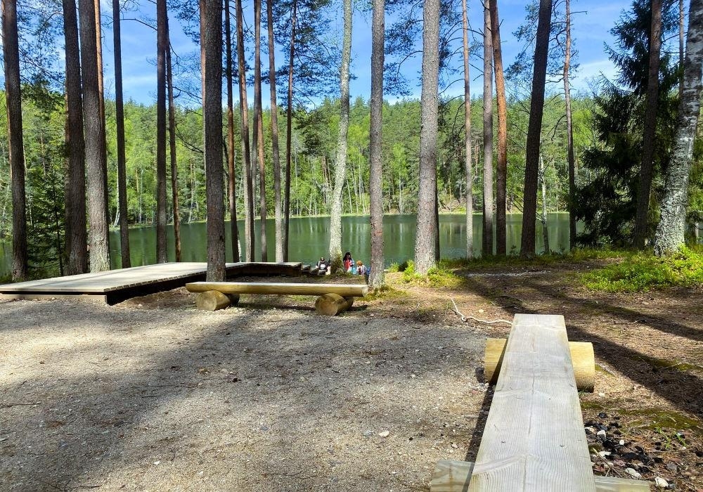 Atpūtas vieta pie Velnezera