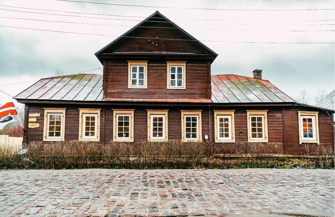 Brīvdienu mājas ēka