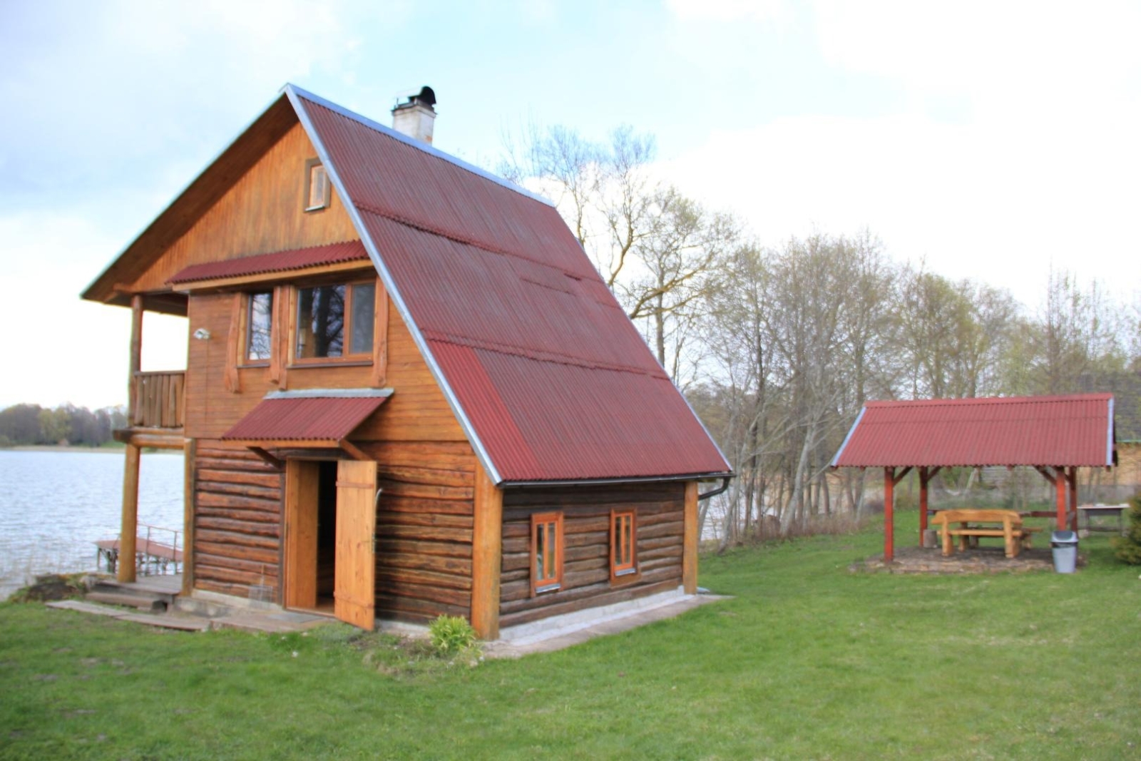 Koka brīvdienu māja