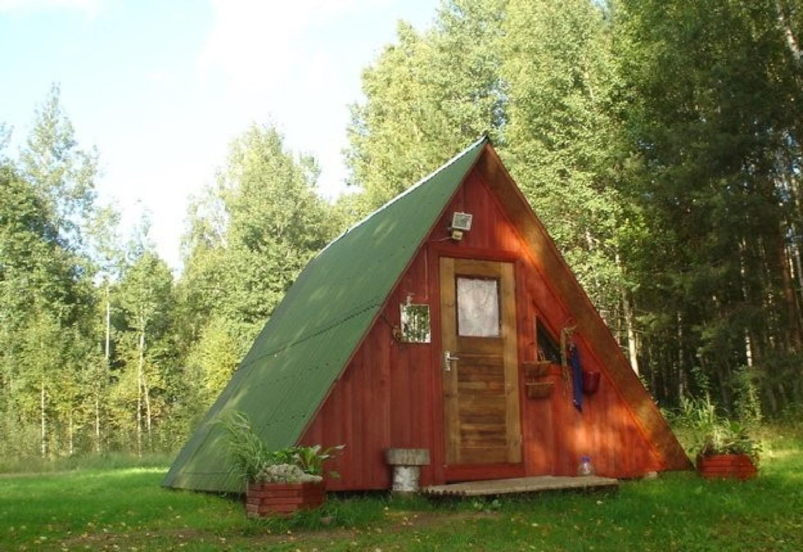 A-veida koka mājiņa
