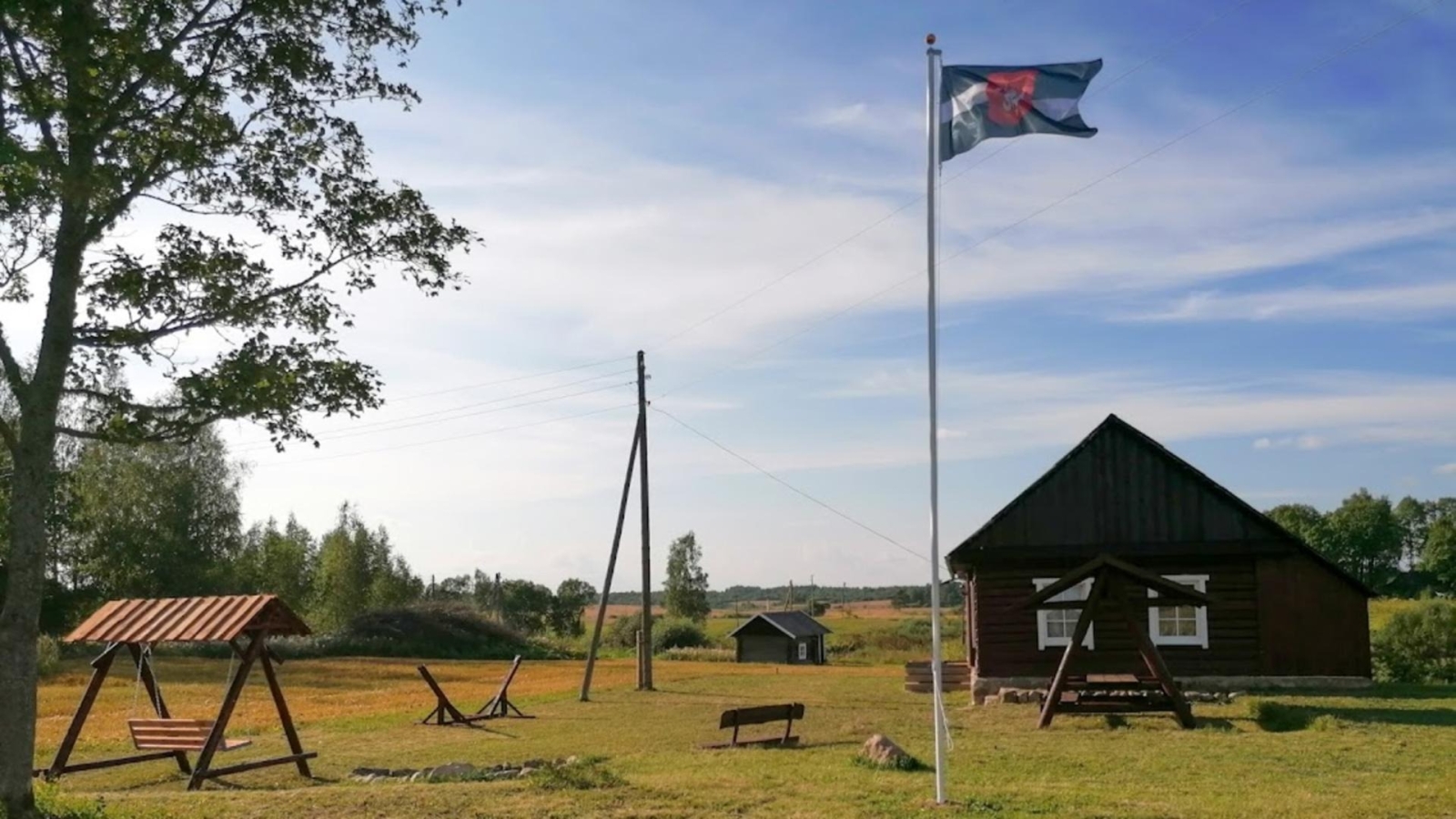 Brīvdienu mājas pagalms