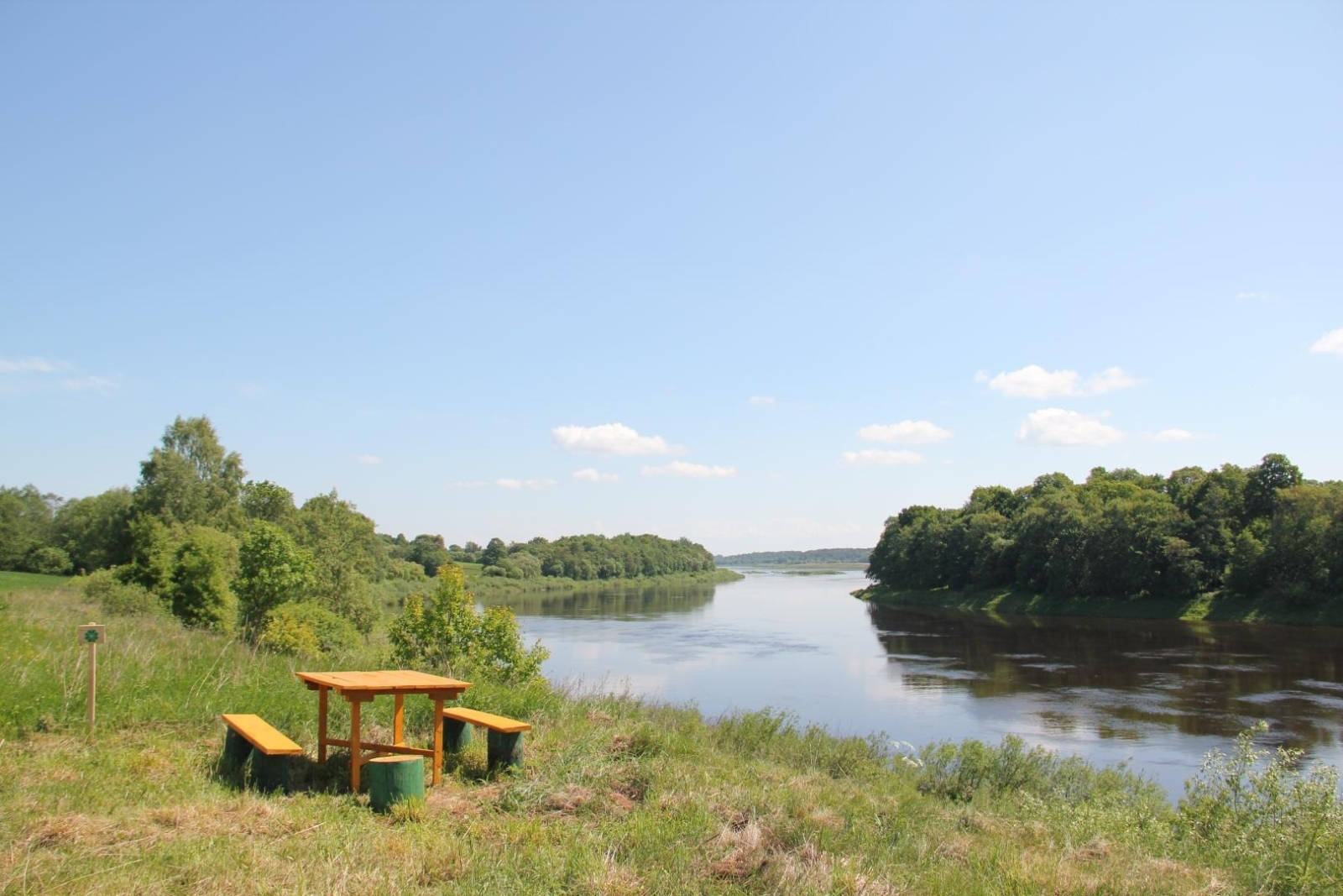 Skats uz Daugavu un piknika vietu