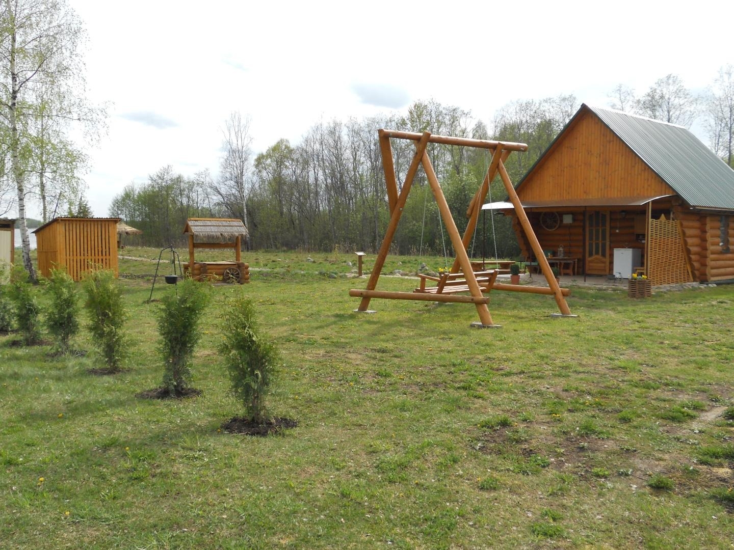 Brīvdienu mājas pagalms