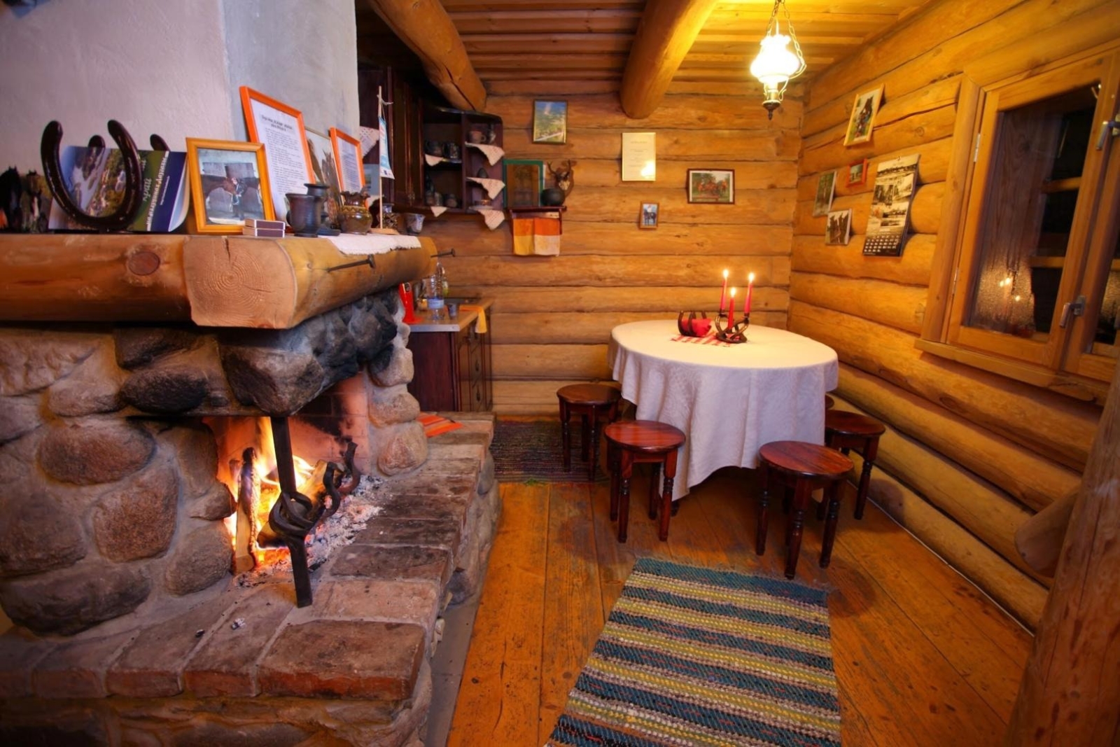 Atpūtas telpa ar kamīnu
