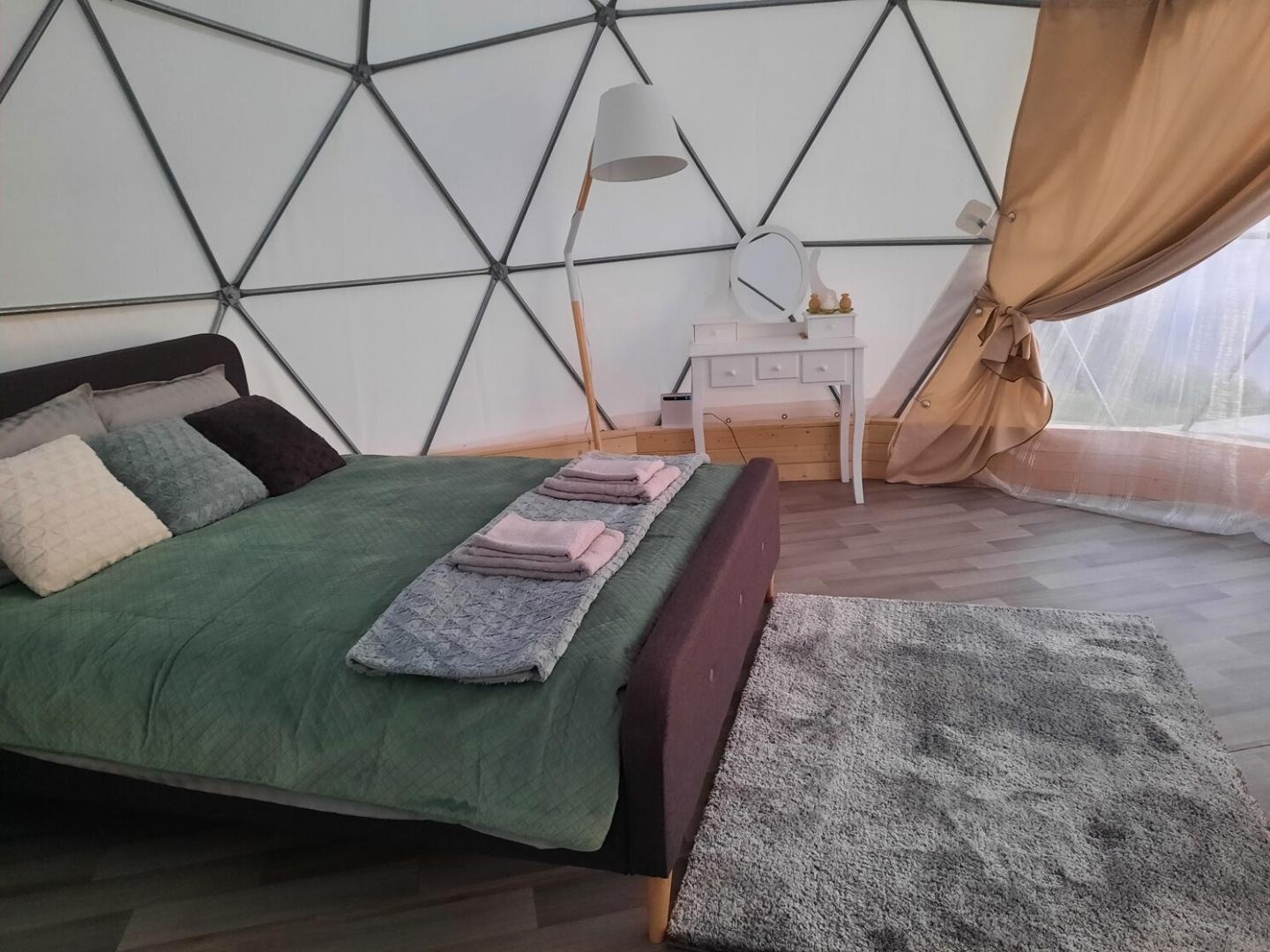 Gulta glampinga teltī