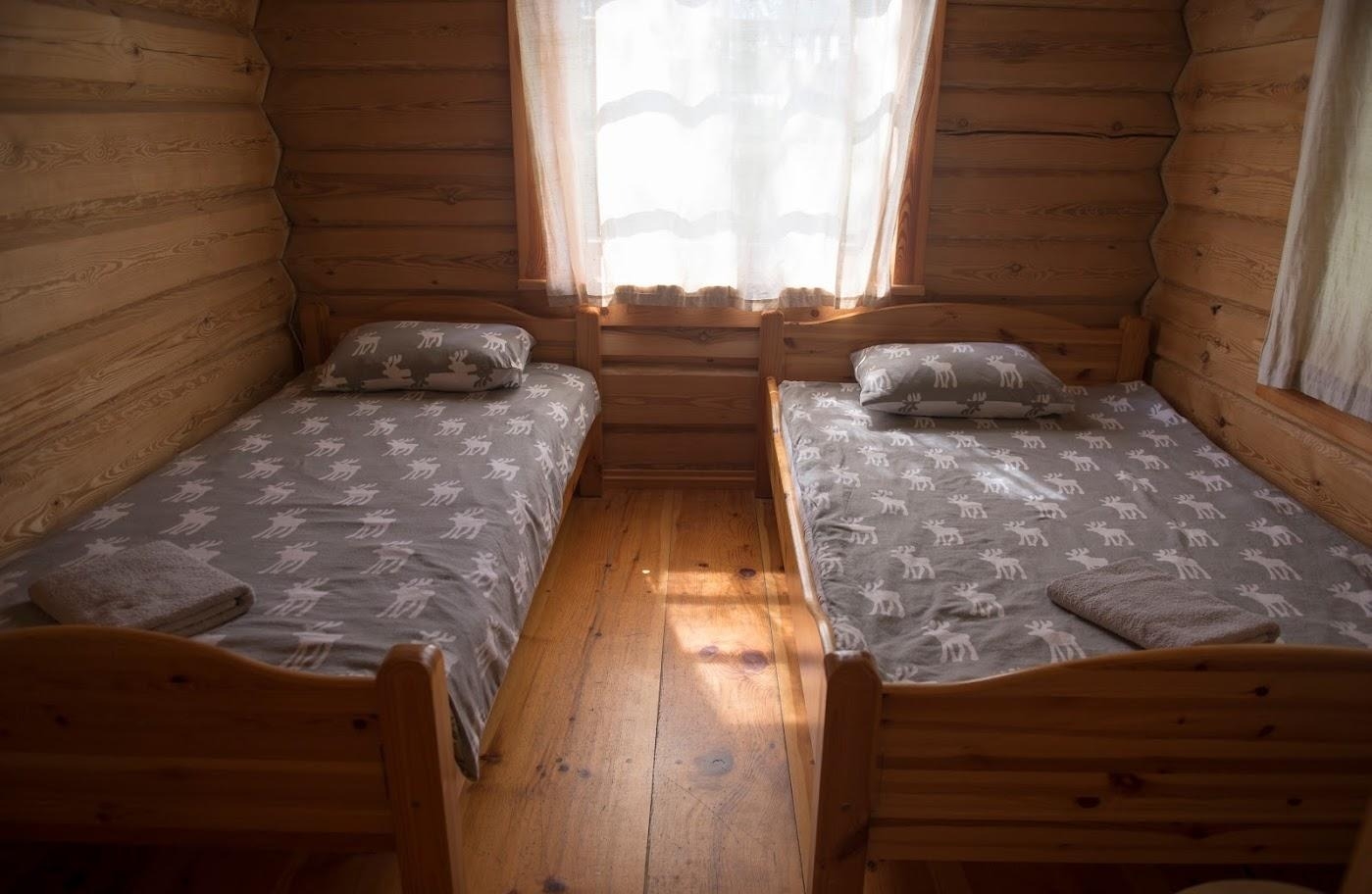 Guļamistaba ar atsevišķām gultām