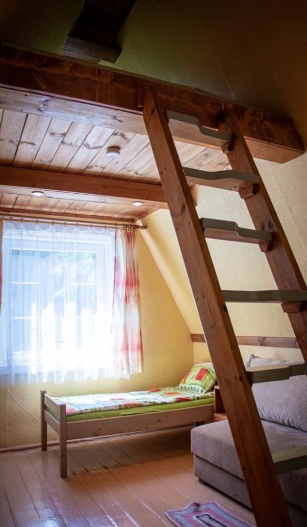 Istaba ar kāpnēm