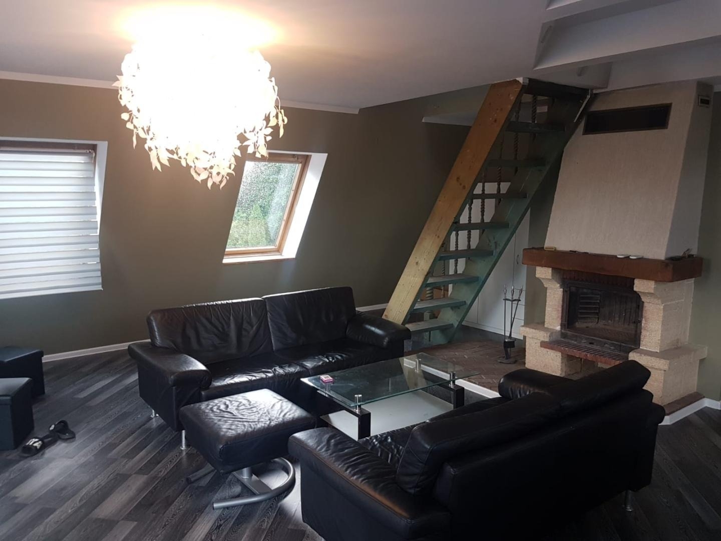 Atpūtas telpa ar kamīnu
