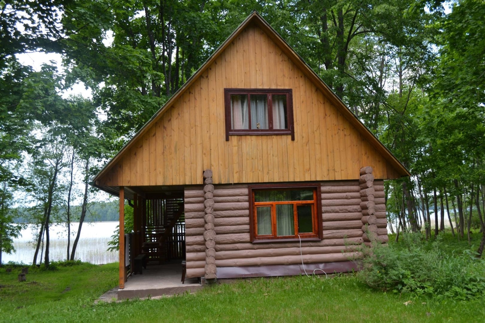 Koka brīvdienu māja