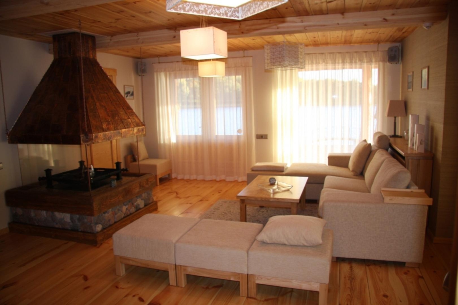 Atpūtas telpa ar kamīnu