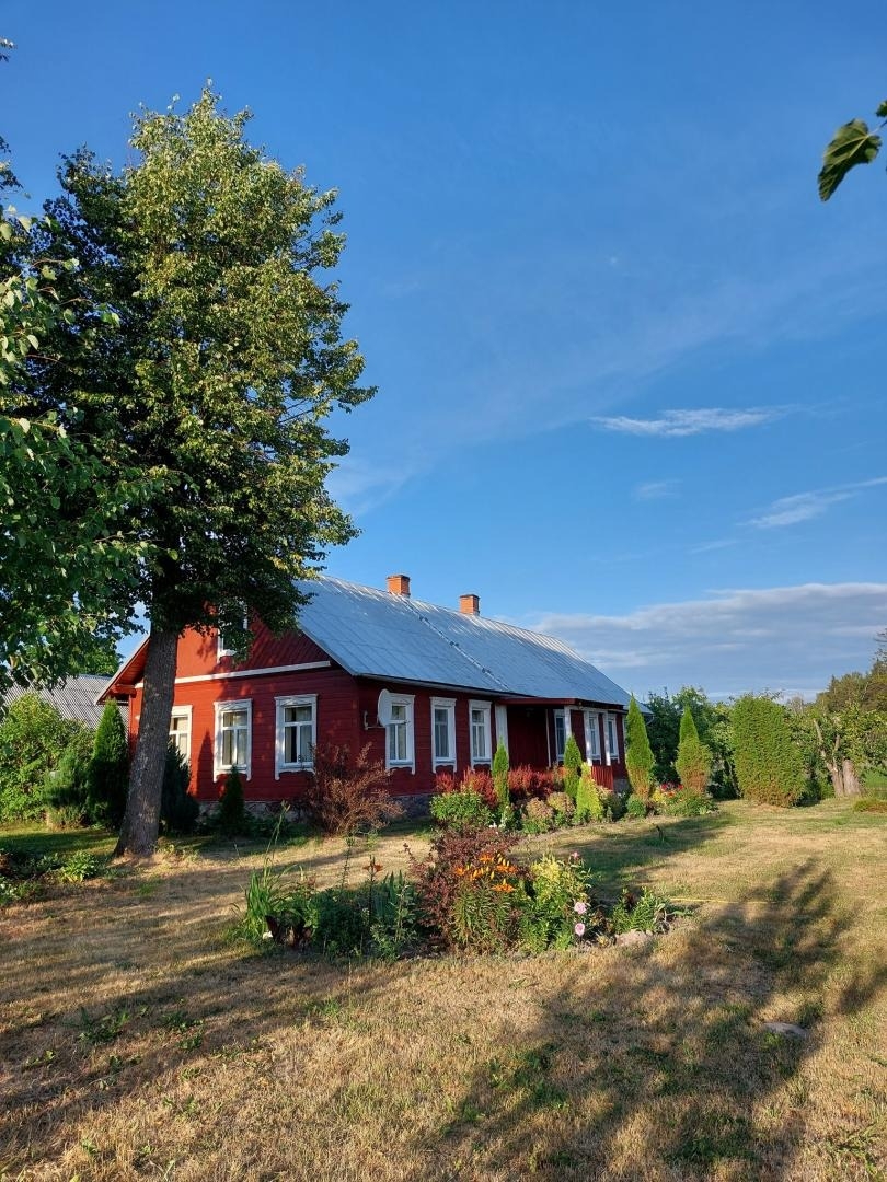 Sarkana lauku māja