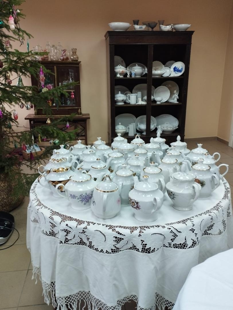 Porcelāna trauku kolekcija