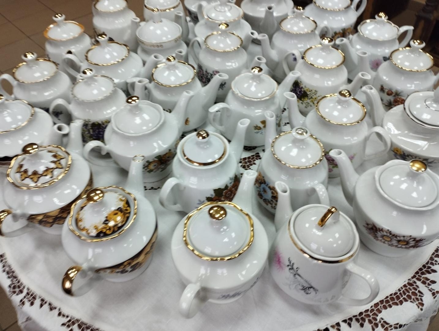 Porcelāna trauku kolekcija