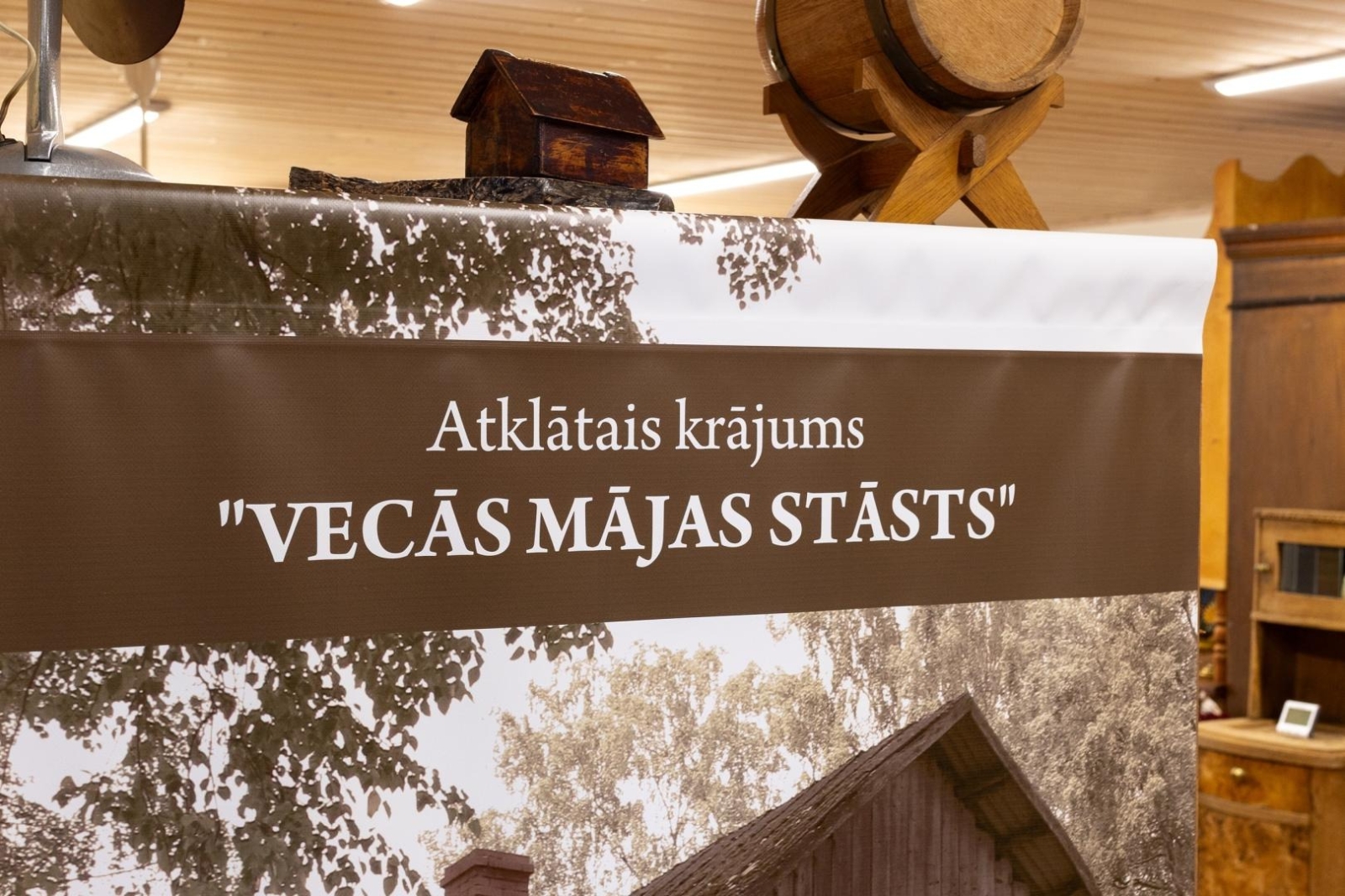 Ekspozīcijas stends "Vecās mājas stāsts"