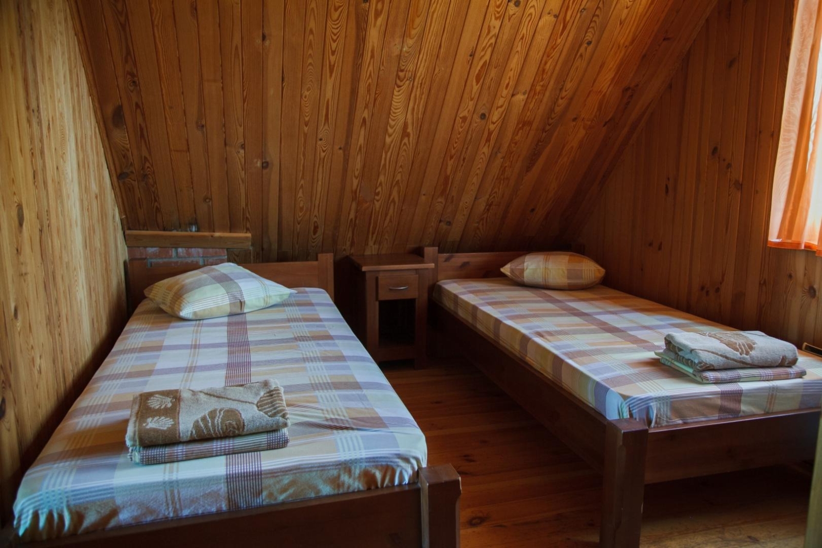 Guļamistaba ar atsevišķām gultām
