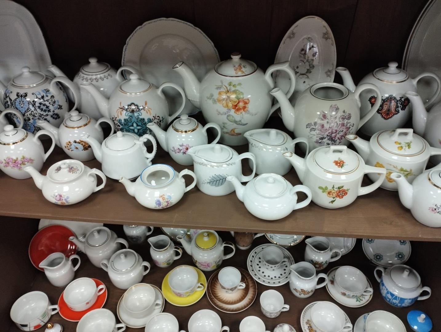 Porcelāna trauku kolekcija