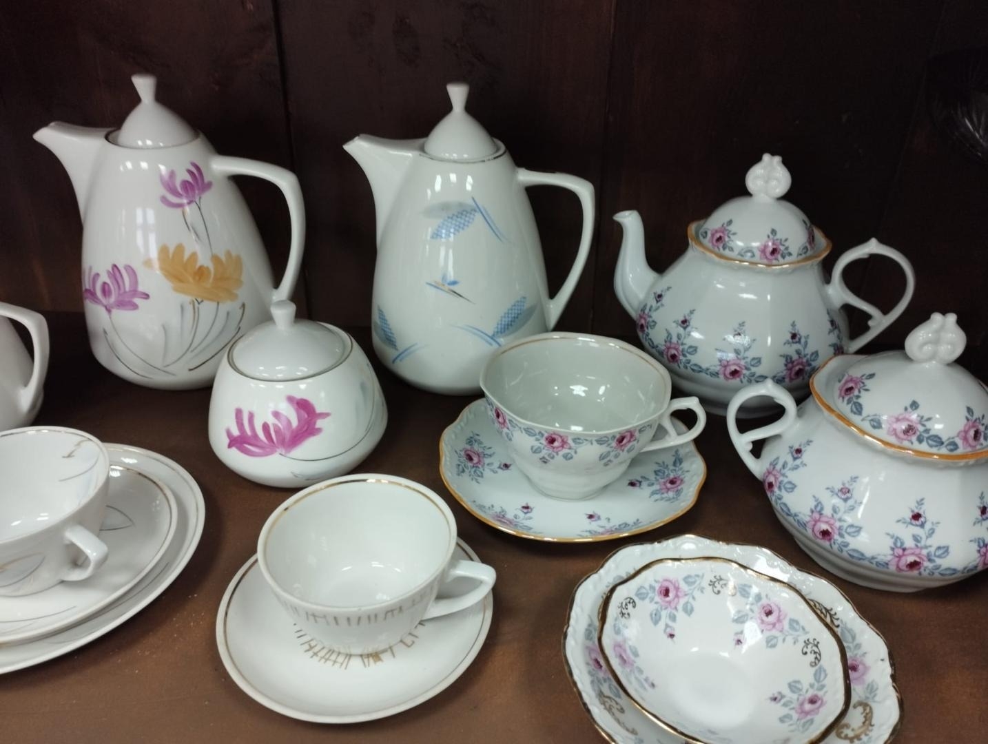 Porcelāna trauku kolekcija