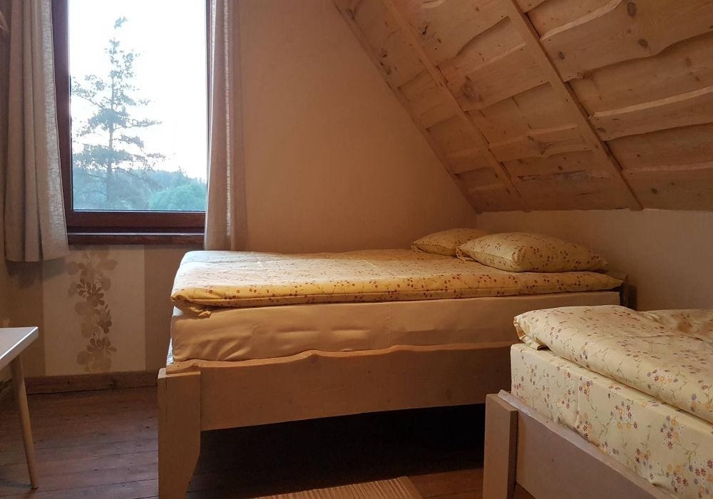 Guļamistaba bēniņos