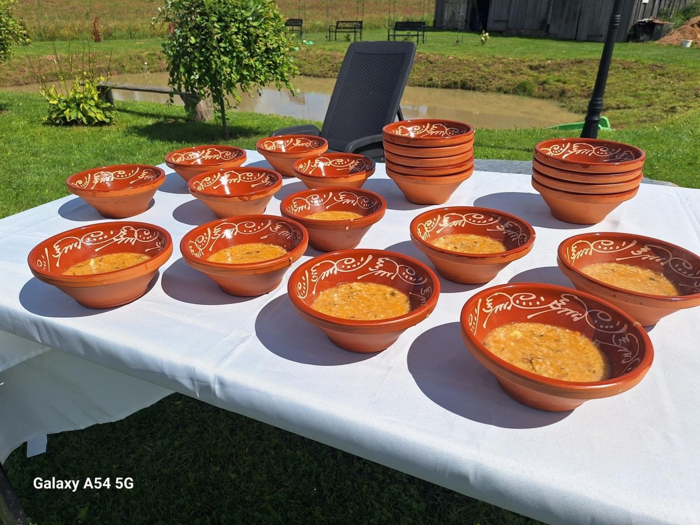 Zupa māla traukos