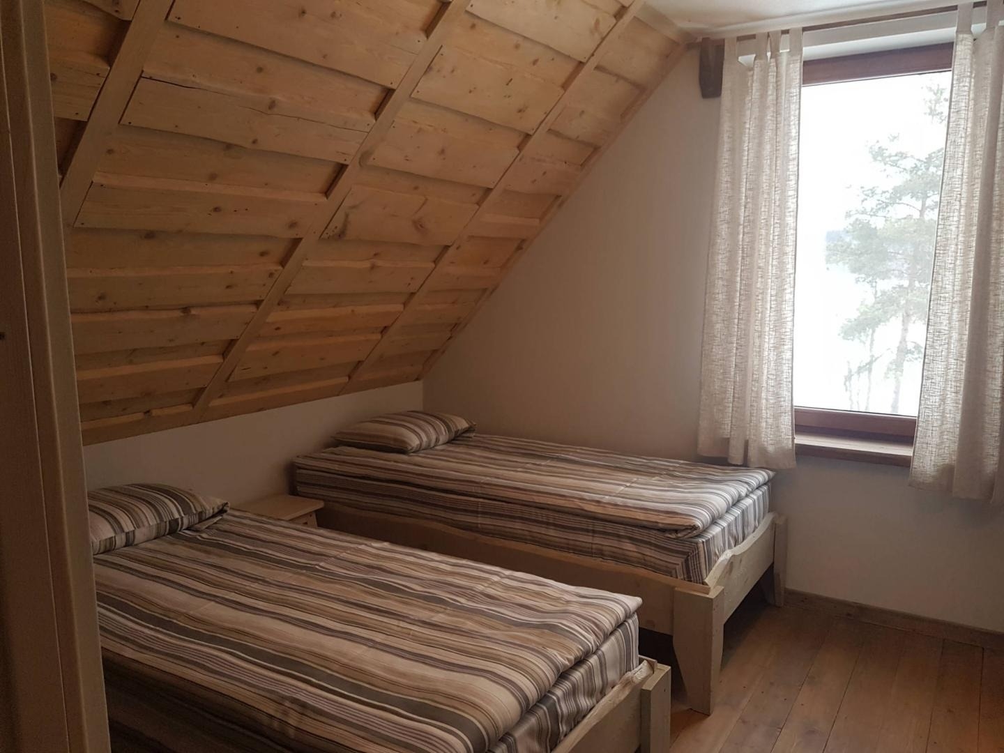 Guļamistaba bēniņos