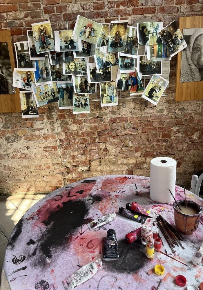 Fotogrāfijas un priekšmeti ekspozīcijā