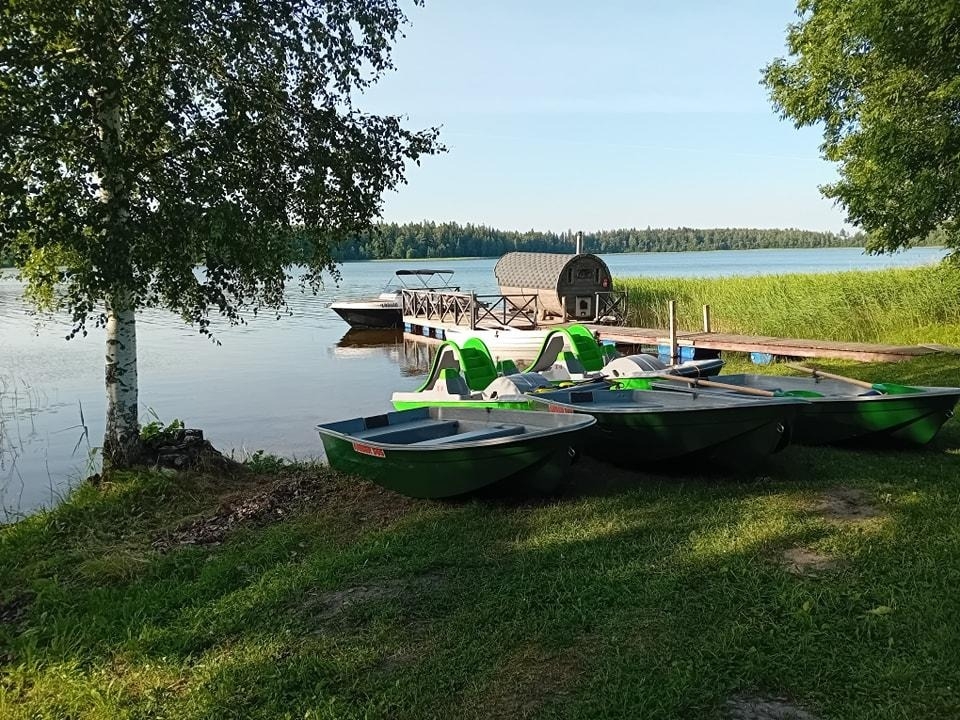 Laivas pie piestātnes