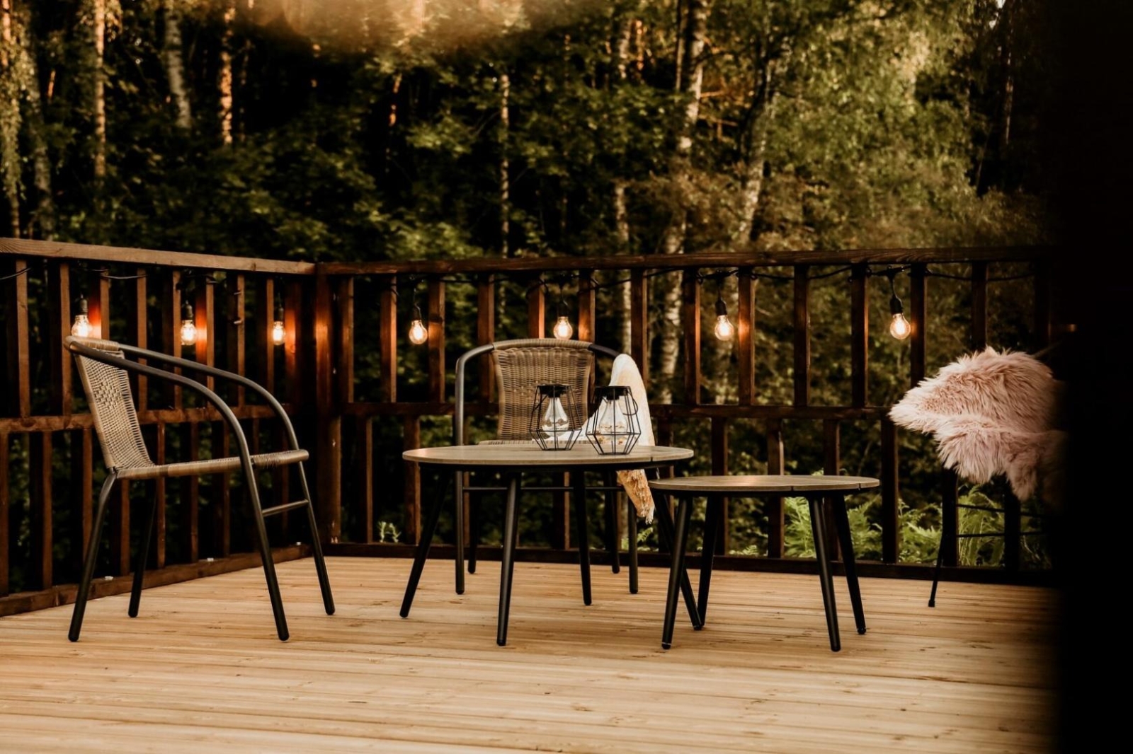 Atpūtas zona glampingā