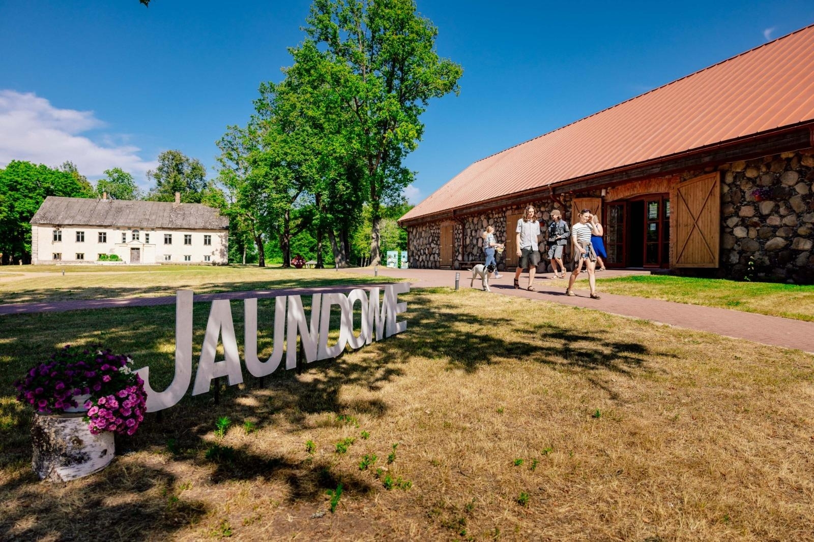Jaundomes muižas teritorija