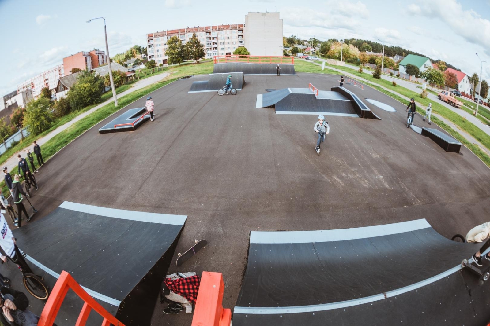 Krāslavas skeitparks ar BMX braucējiem