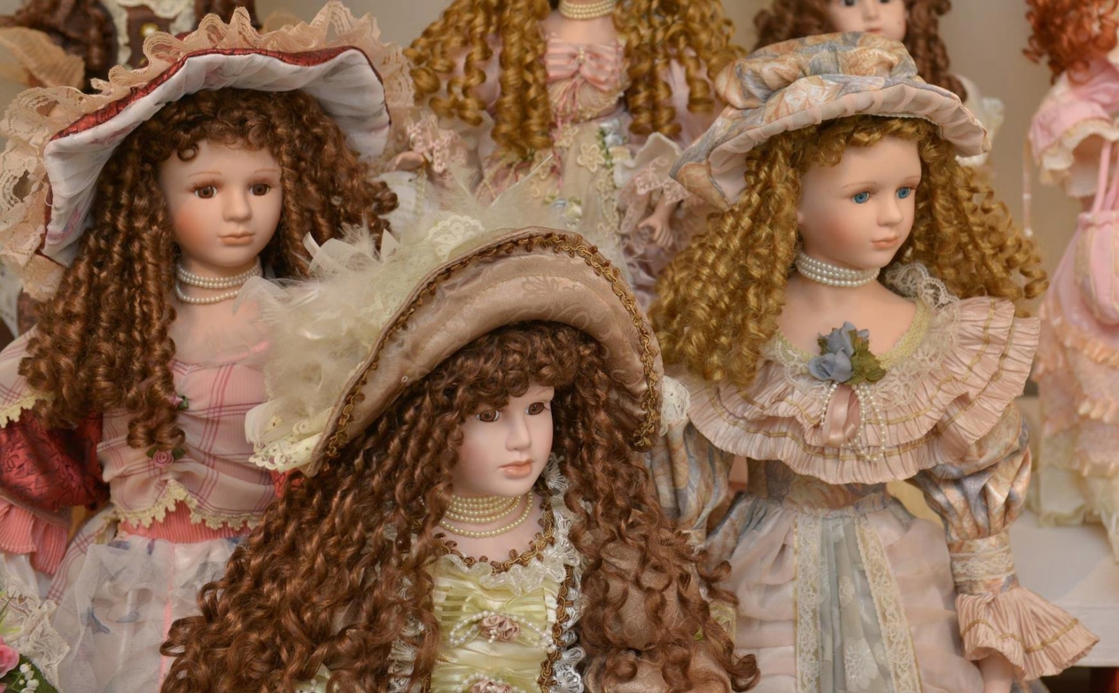 Porcelāna leļļu grupa