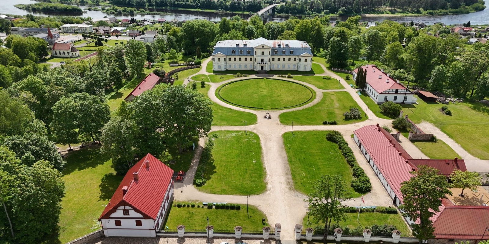 Grāfu Plāteru pils un Daugavas senleja