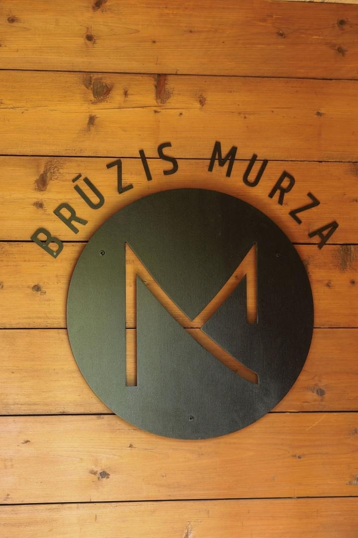 Izkārtne “BRŪZIS MURZA”