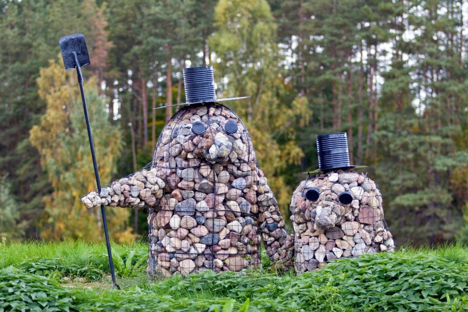 Akmens kurmju skulptūras dārzā