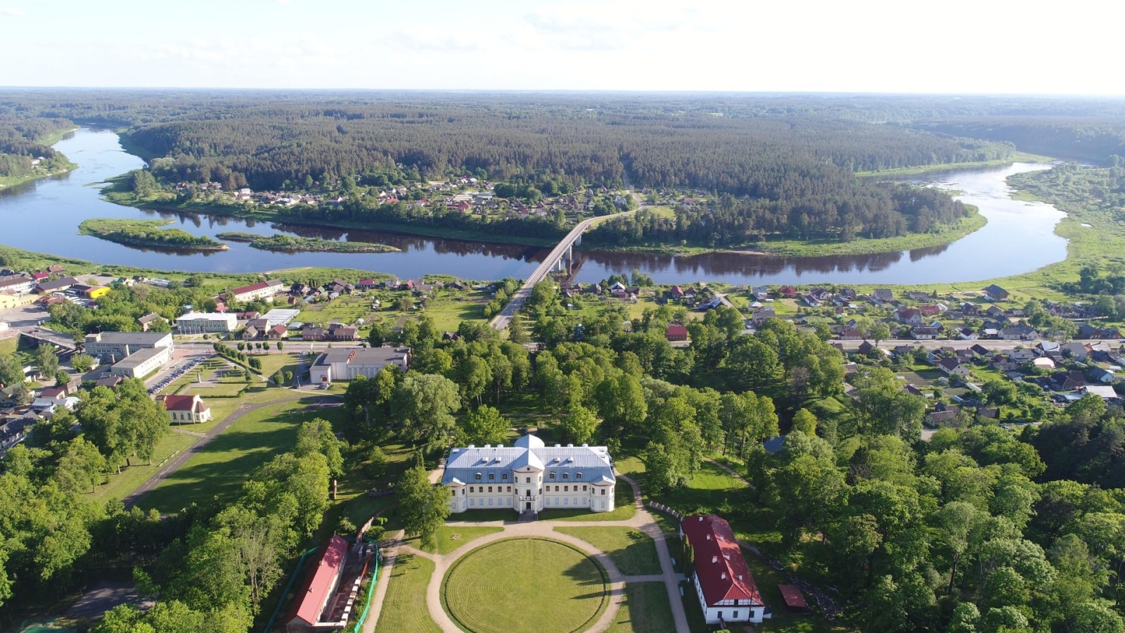 Grāfu Plāteru pils teritorijas panorāma