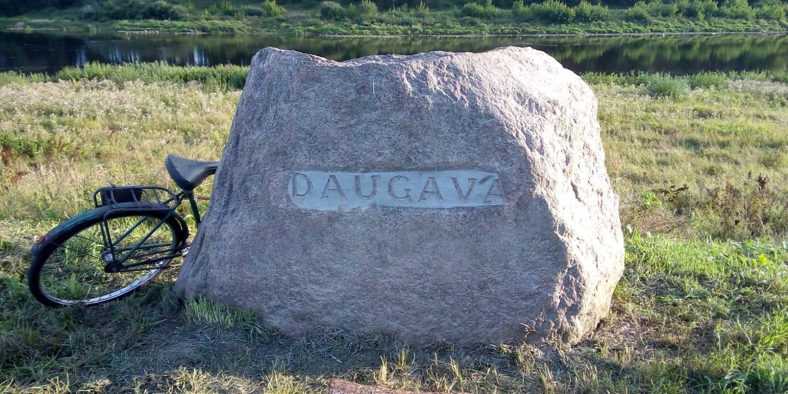 Akmens ar uzrakstu “DAUGAVA”