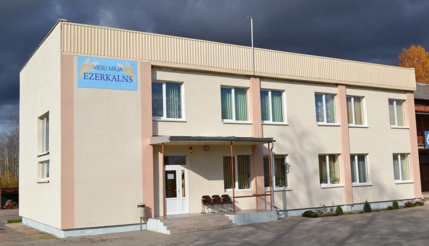 Viesu mājas ēka