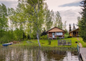 Brīvdienu māja pie ezera