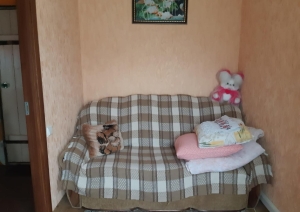 Dīvāns ar spilveniem