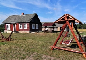 Brīvdienu māja ar šūpolēm