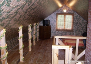 Guļvietas bēniņos