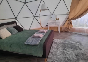 Gulta glampinga teltī