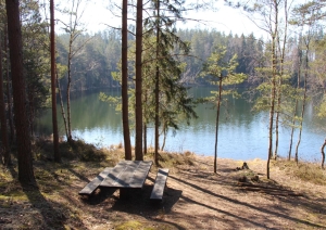 Atpūtas vieta pie ezera