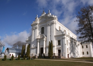 Krāslavas Sv. Ludviga Romas katoļu baznīcas fasāde