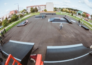 Krāslavas skeitparks ar BMX braucējiem
