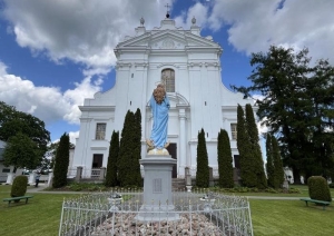Krāslavas Sv. Ludviga Romas katoļu baznīcas fasāde