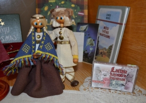 Tautas lelles un grāmatas