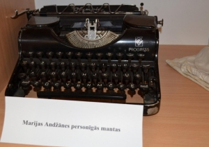 Rakstāmmašīna un Marijas Andžānes personīgās mantas